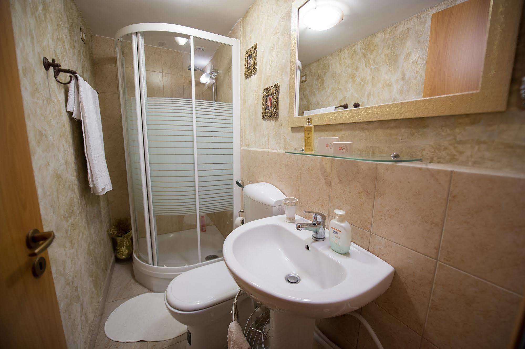 Artdomus Reale Bed & Breakfast 2*